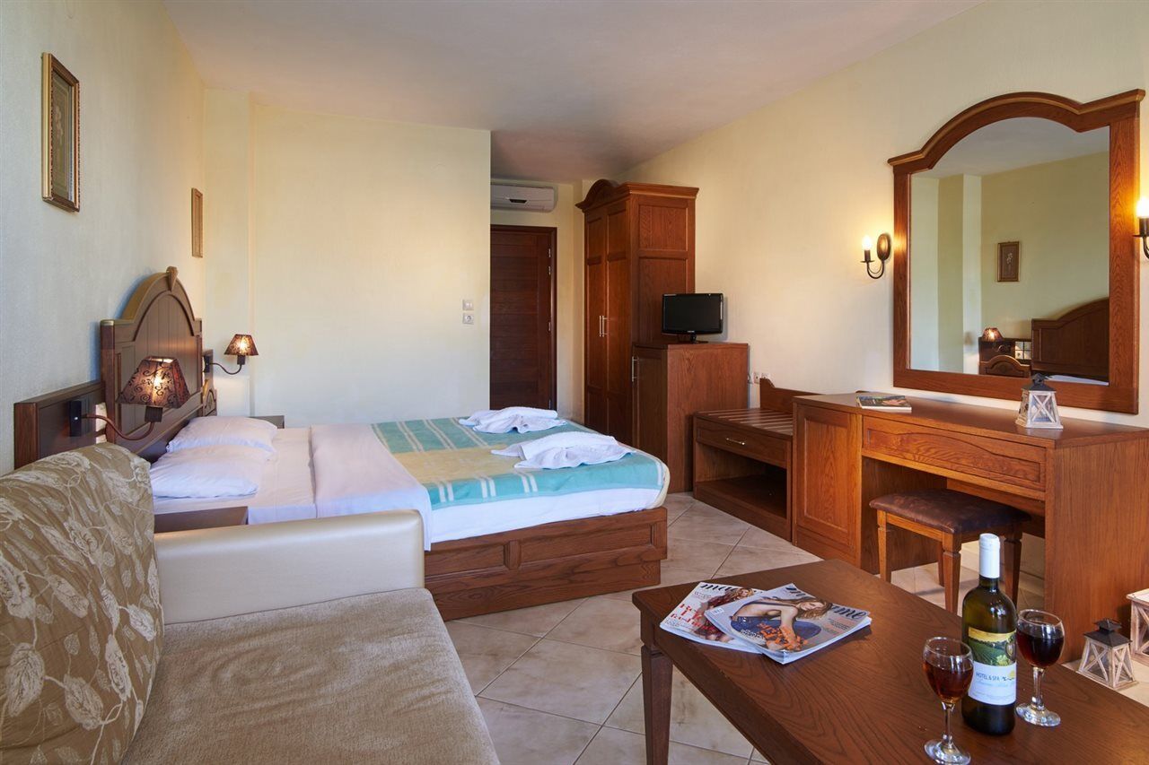Toroni Blue Sea Hotel Ngoại thất bức ảnh